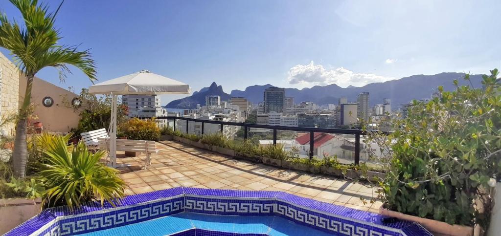 Ipanema's Beautiful Penthouse