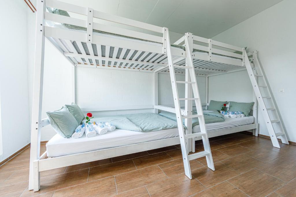 Postel nebo postele na pokoji v ubytování Simple Rooms - Yellow Inn