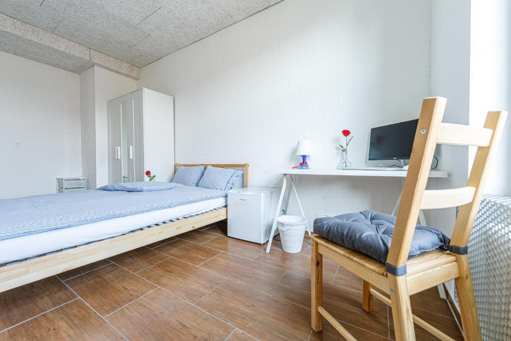 Postel nebo postele na pokoji v ubytování Simple Rooms - Yellow Inn