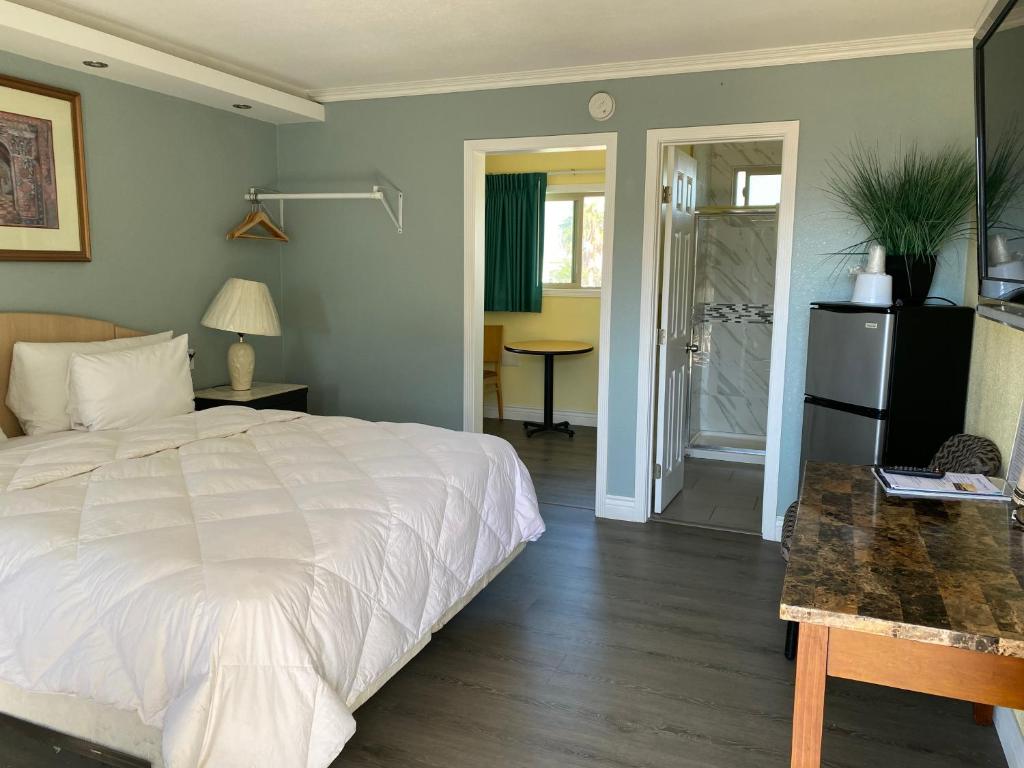777 Motor Inn - Deluxe King Room