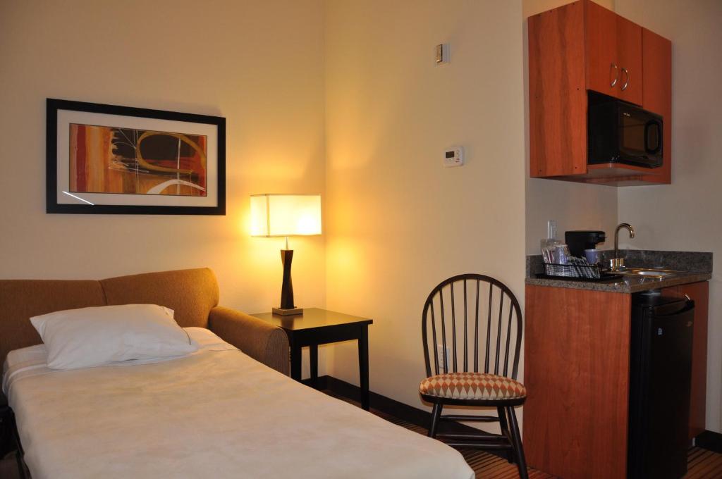Holiday Inn Express Hotel & Suites Prattville South by IHG photo
