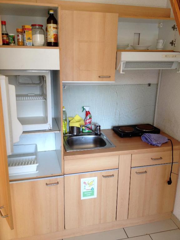 Kuchyň nebo kuchyňský kout v ubytování Hotel Saarland Lebach