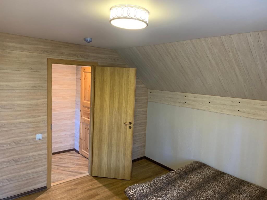 Postel nebo postele na pokoji v ubytování Kammelja Puhkemajad