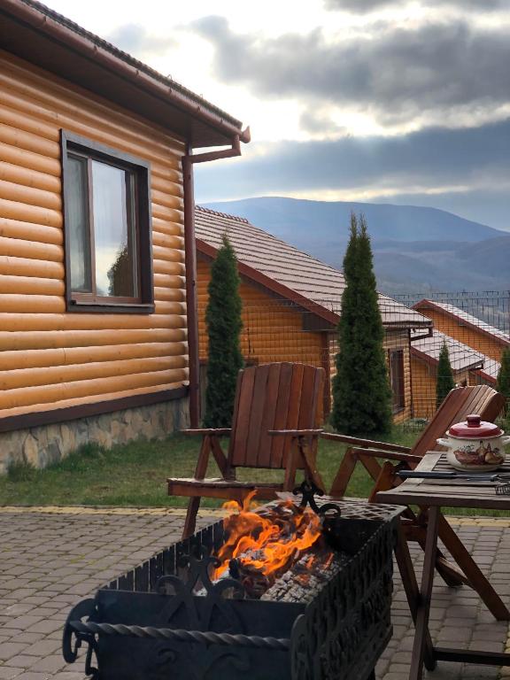 Solnce Karpat - Cottage With Mountain View