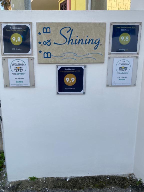 Certifikát, hodnocení, plakát nebo jiný dokument vystavený v ubytování B&B Shining