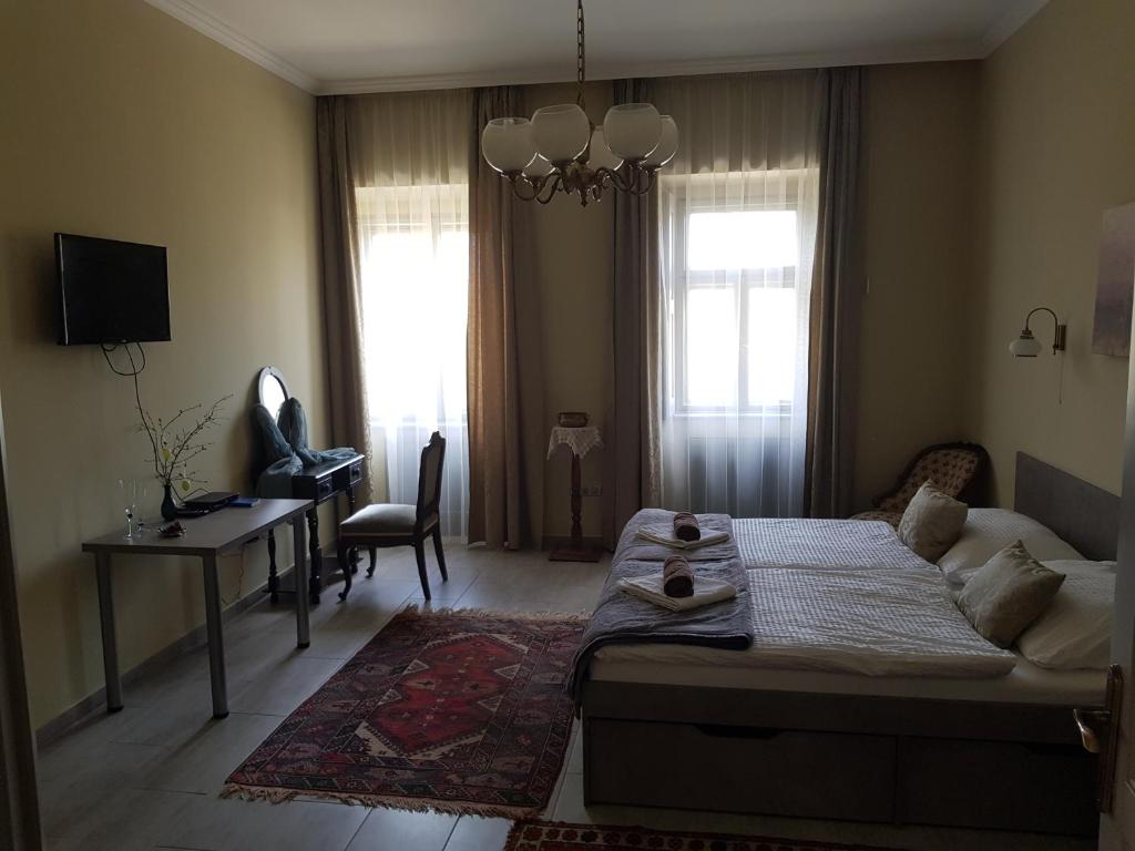 Televízia a/alebo spoločenská miestnosť v ubytovaní Kétbodonyi Apartments