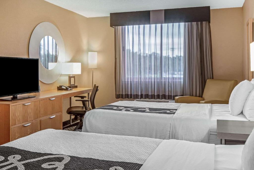 La Quinta by Wyndham Naples Downtown - 