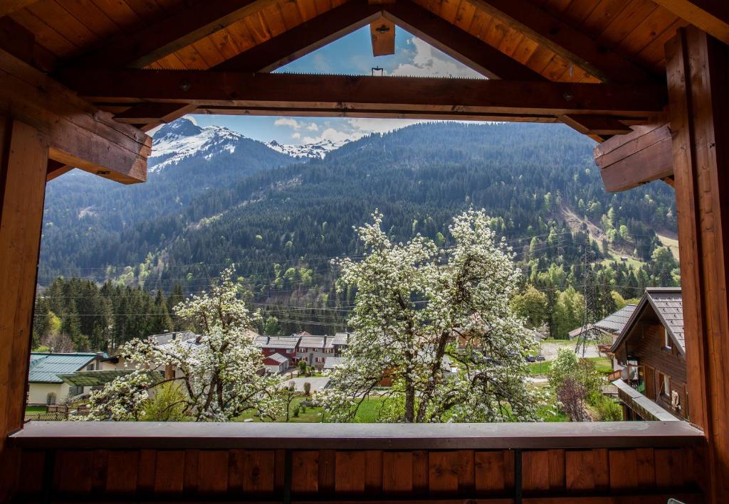 Nespecifikovaný výhled na hory nebo výhled na hory při pohledu z apartmánu
