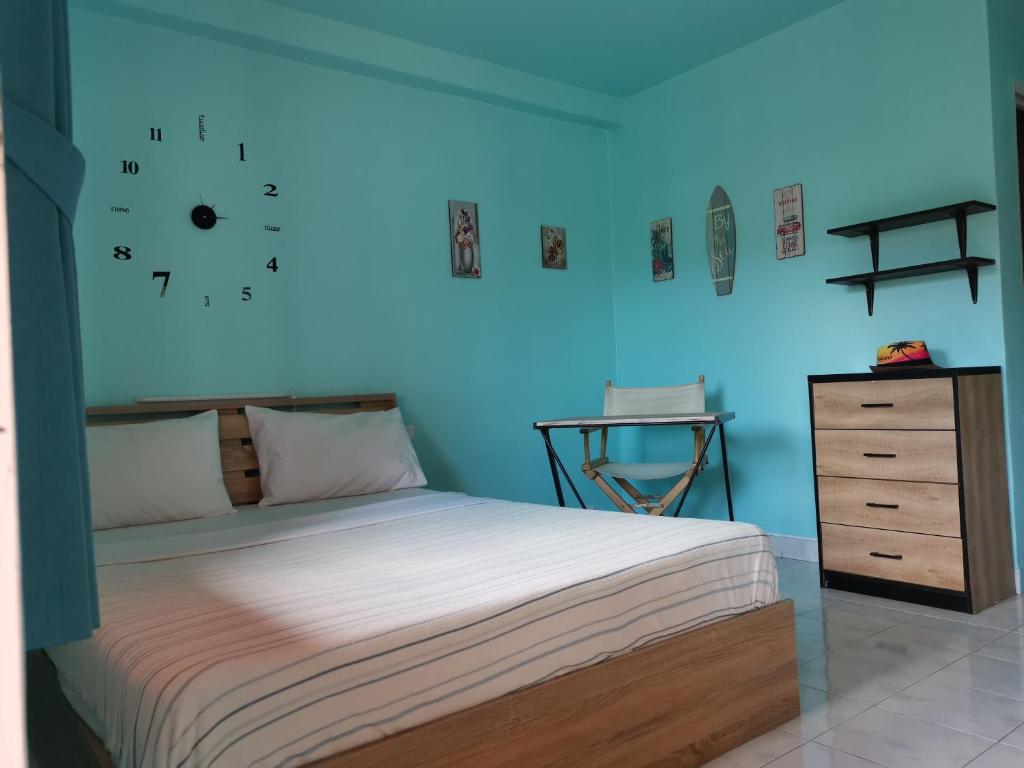 Postel nebo postele na pokoji v ubytování myPatong Social Hostel