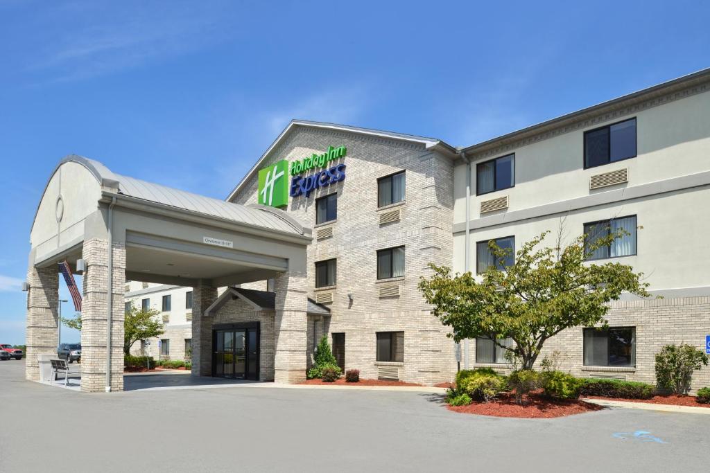 a rendering of the front of a hotel at Holiday Inn Express Morgantown, an IHG Hotel in Morgantown