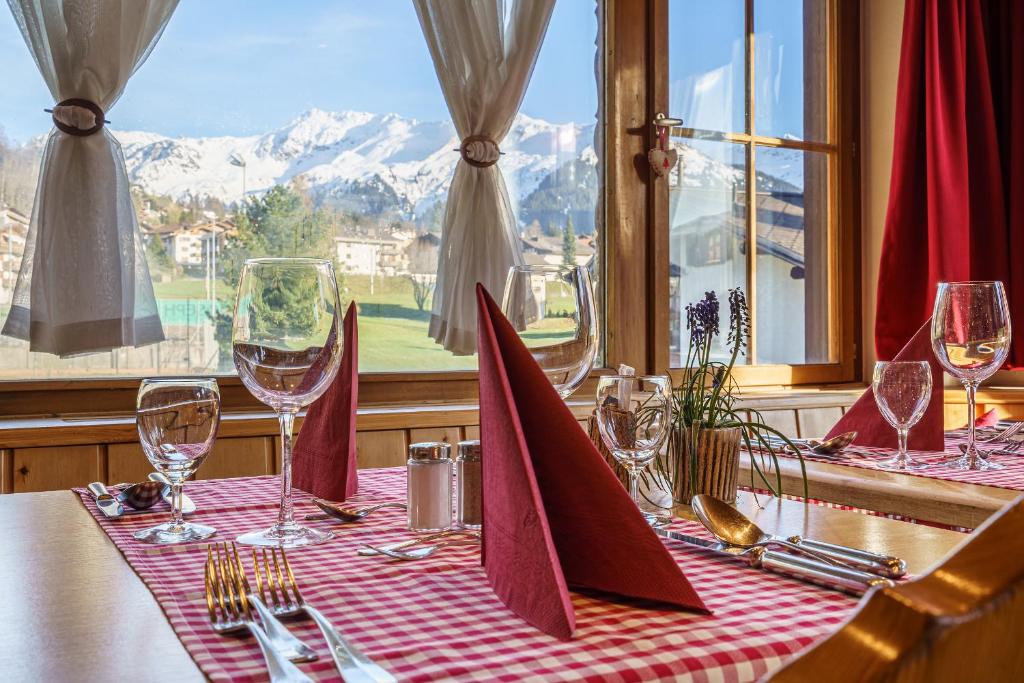 Nespecifikovaný výhled na hory nebo výhled na hory při pohledu z hotelu