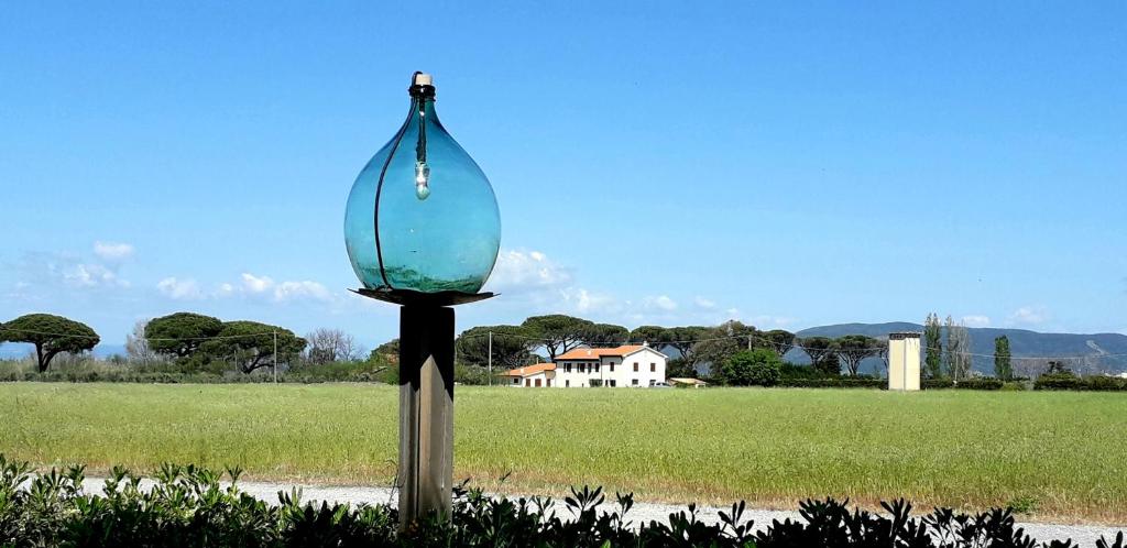 a glass bottle on a pole in a field at Agriturismo Ristorante Monte Argentario in Monte Argentario