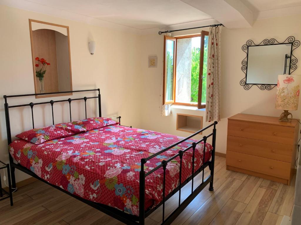 Postel nebo postele na pokoji v ubytování LA BASTIDE DU GINESTE - Poppys