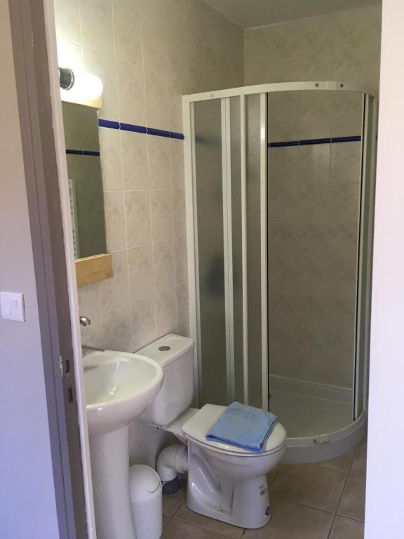 Salle de bains dans l'établissement Le Mas des 3 Anes