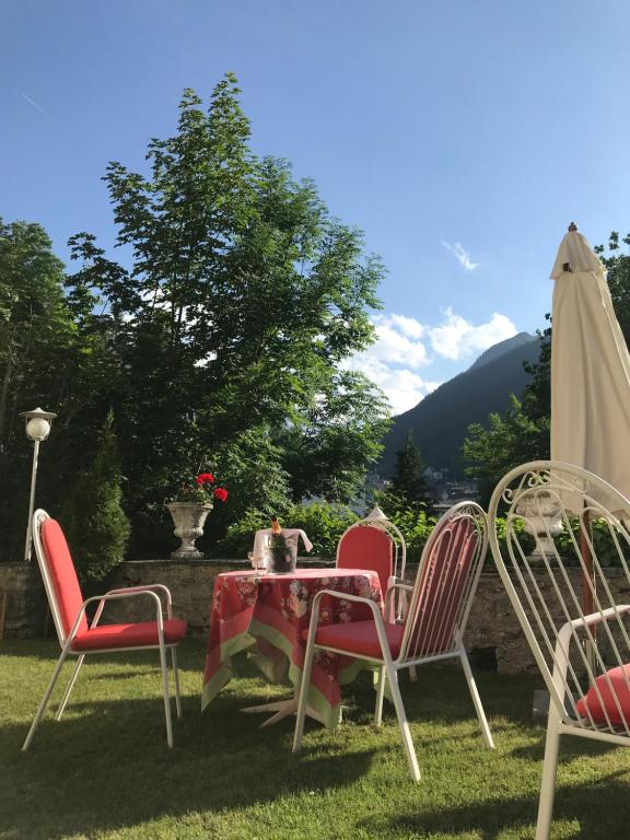 Nespecifikovaný výhled na hory nebo výhled na hory při pohledu z hotelu
