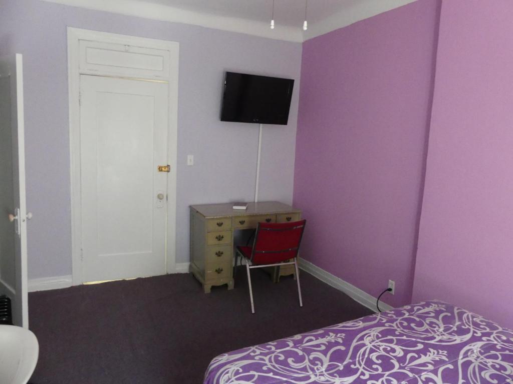 Hotel del Flores - Double Room With Shared Bathroom
