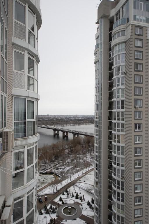 Stylish Panoramic apartments Dnipro Sail riverside - Appartement D'une Chambre