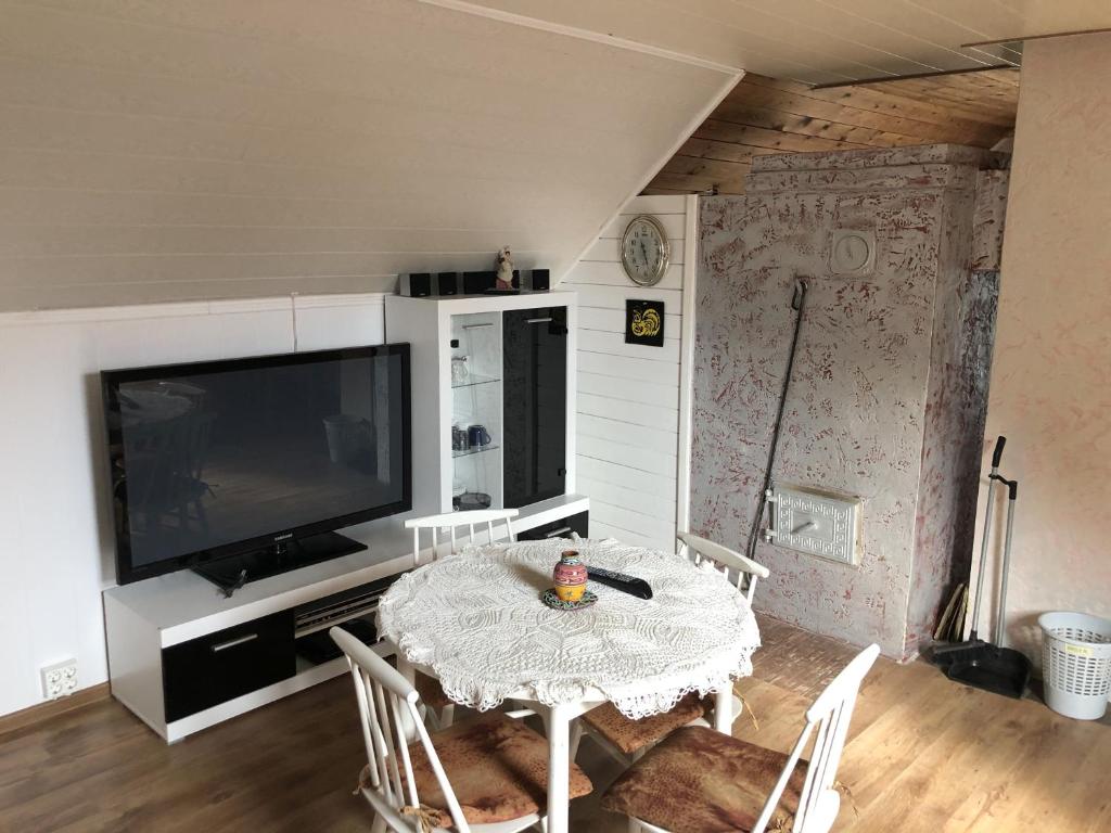 TV a/nebo společenská místnost v ubytování Mäe Farm