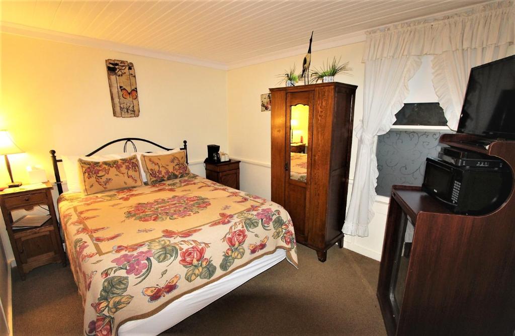 Alexander's Lodge - 1 Queensize-Bett, Zimmer Nr. 1 (KEINE Haustiere)