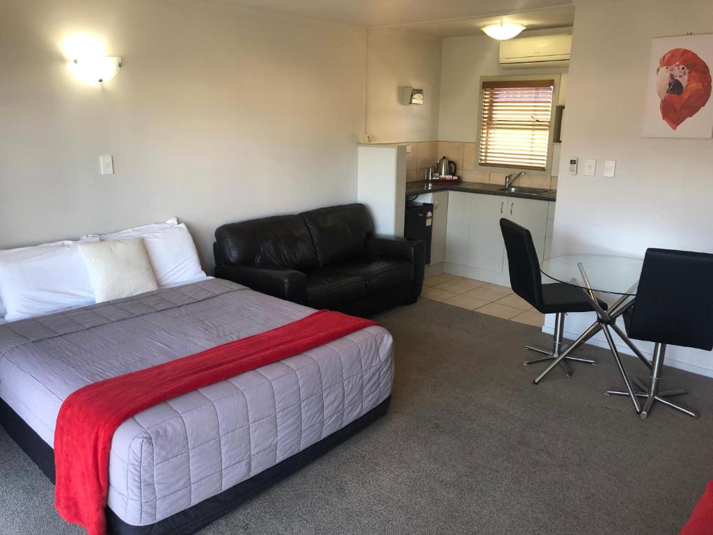 Kuchyň nebo kuchyňský kout v ubytování Absolute Lake View Motel