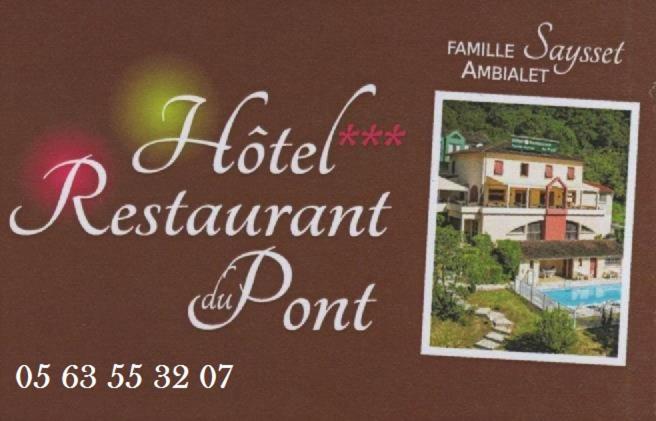 a sign that says hotel restaurant and point at Logis Hotel Restaurant du Pont in Ambialet