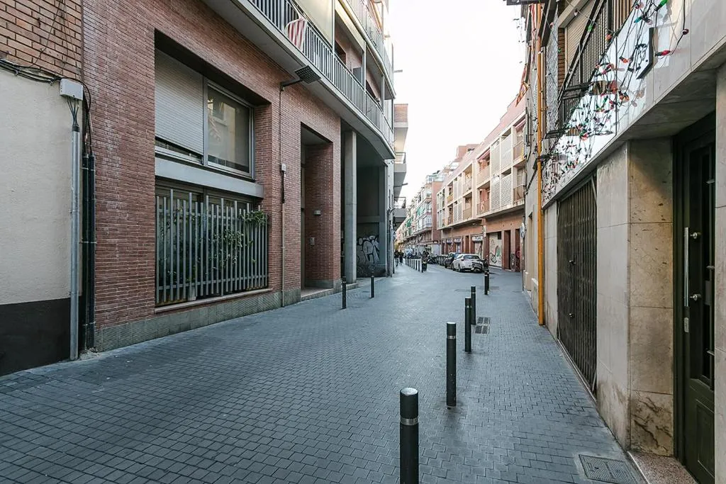 Bright, Trendy Apartment in Sants, Barcelona, Spania