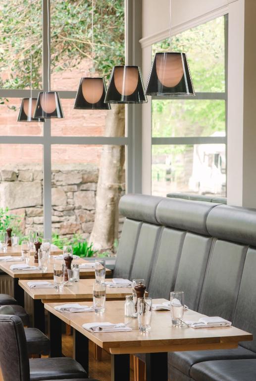 Glen Mhor Hotel at Uile-bheist 'Brewstillery'