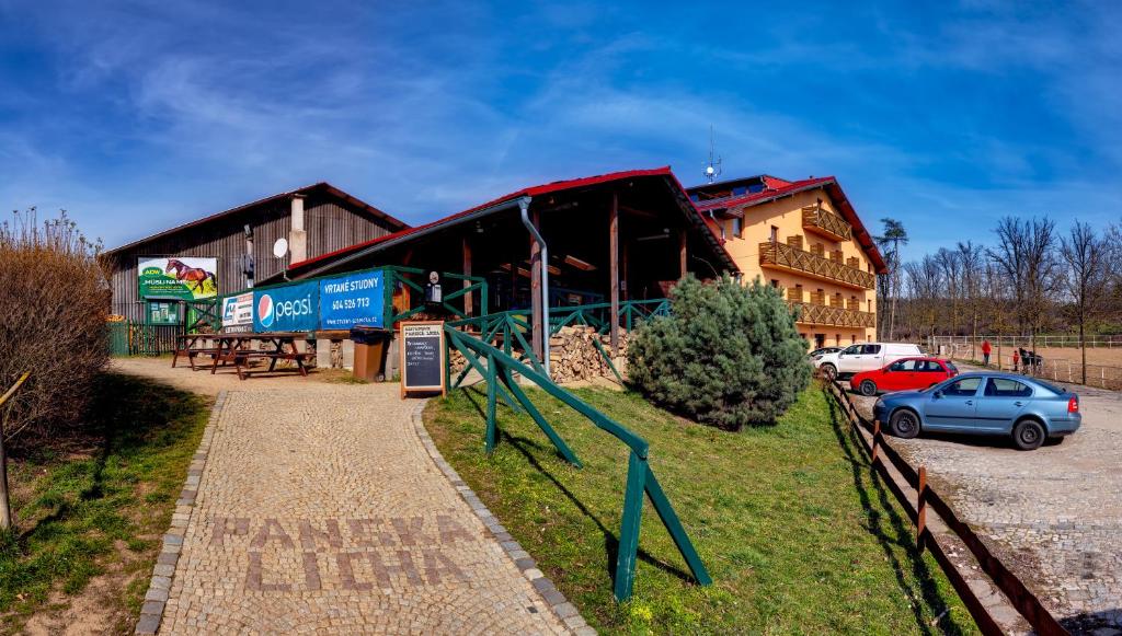 Budova, kde se hotel nachází