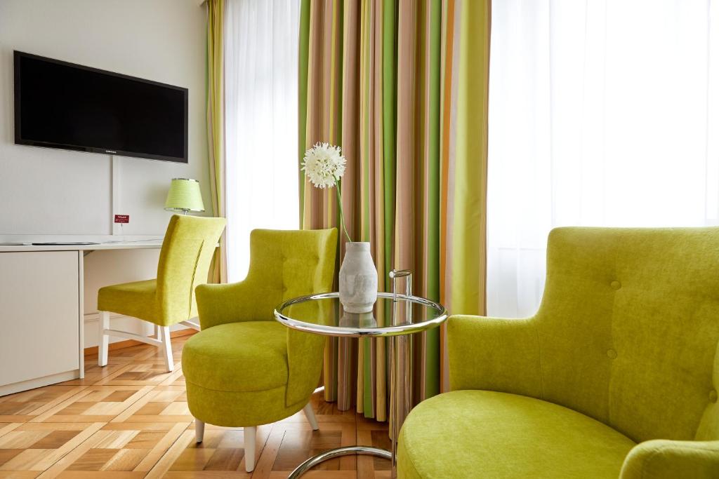 TV a/nebo společenská místnost v ubytování Hotel Schmid & Alfa