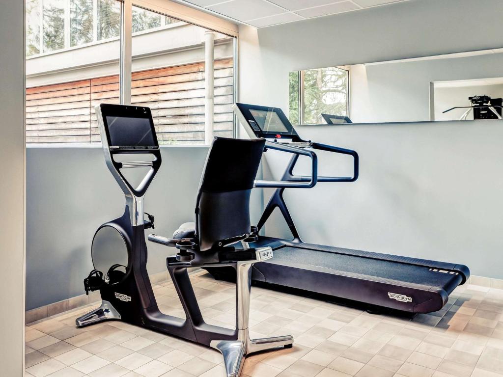 Fitness centrum a/nebo fitness zařízení v ubytování Mercure Lyon Charbonnières