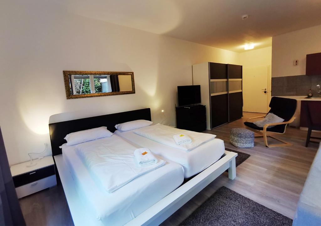 a bedroom with a large white bed in a room at spacious studio - city centre - airconditioned - netflix - terrace in Heidelberg