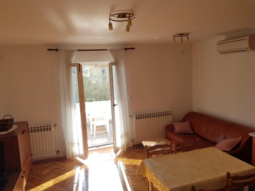 Posedenie v ubytovaní Apartments Ivana Diklo