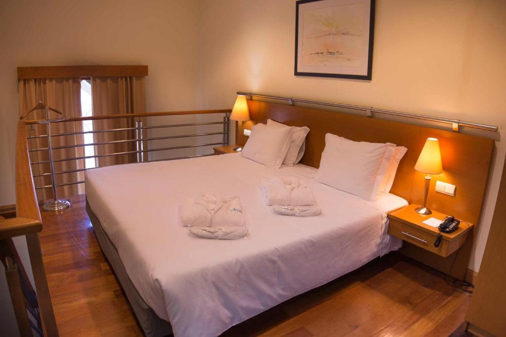 Postel nebo postele na pokoji v ubytování Azoris Angra Garden – Plaza Hotel