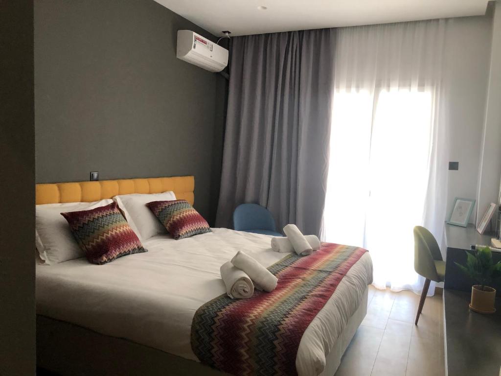 Postel nebo postele na pokoji v ubytování Metropolitan Complex Suite Faliro