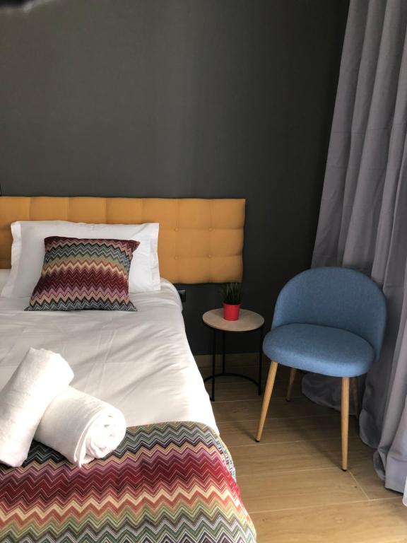 Postel nebo postele na pokoji v ubytování Metropolitan Complex Suite Faliro