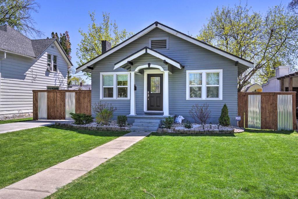 Charming Home in Downtown Nampa with Patio and Yard! - Housity