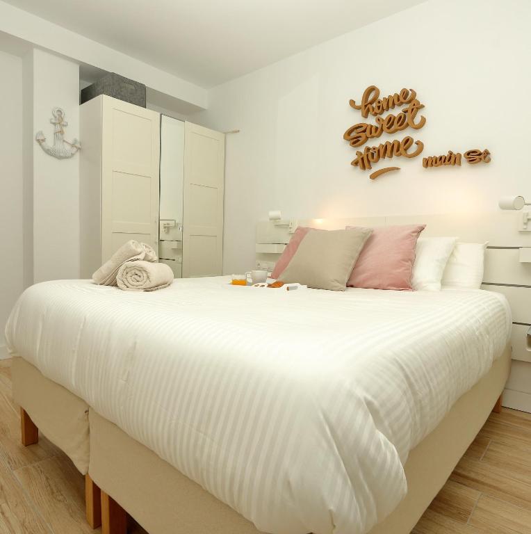 Home Sweet Home Main St Pamplona Booking}