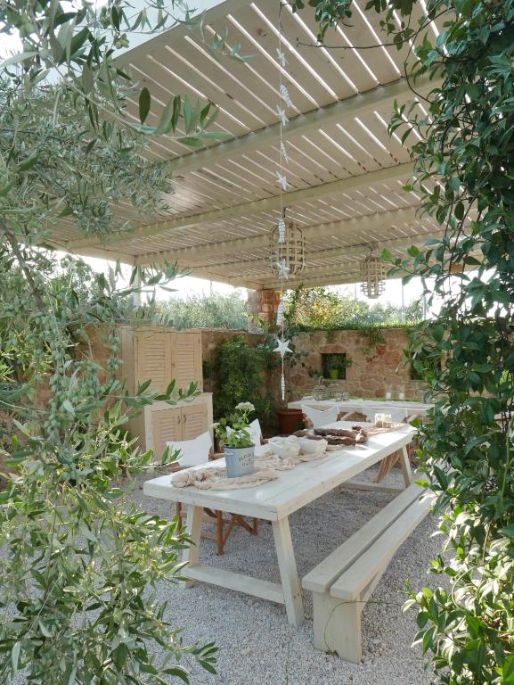 Vonkajšia záhrada v ubytovaní Aelia Home Suites