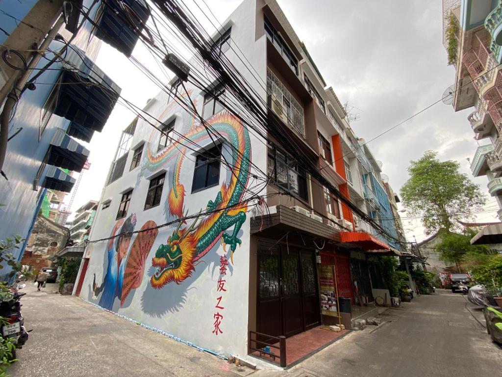 a building with a dragon painted on the side of it at Taladnoi Paint House in Bangkok