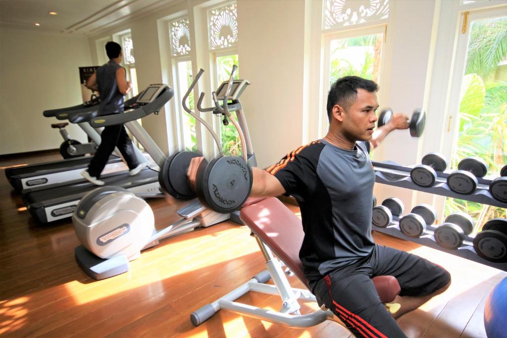 Fitness centrum a/nebo fitness zařízení v ubytování Dheva Mantra Resort