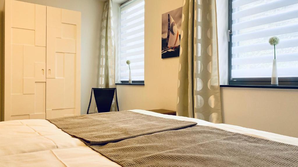 Postel nebo postele na pokoji v ubytování Triton Suite