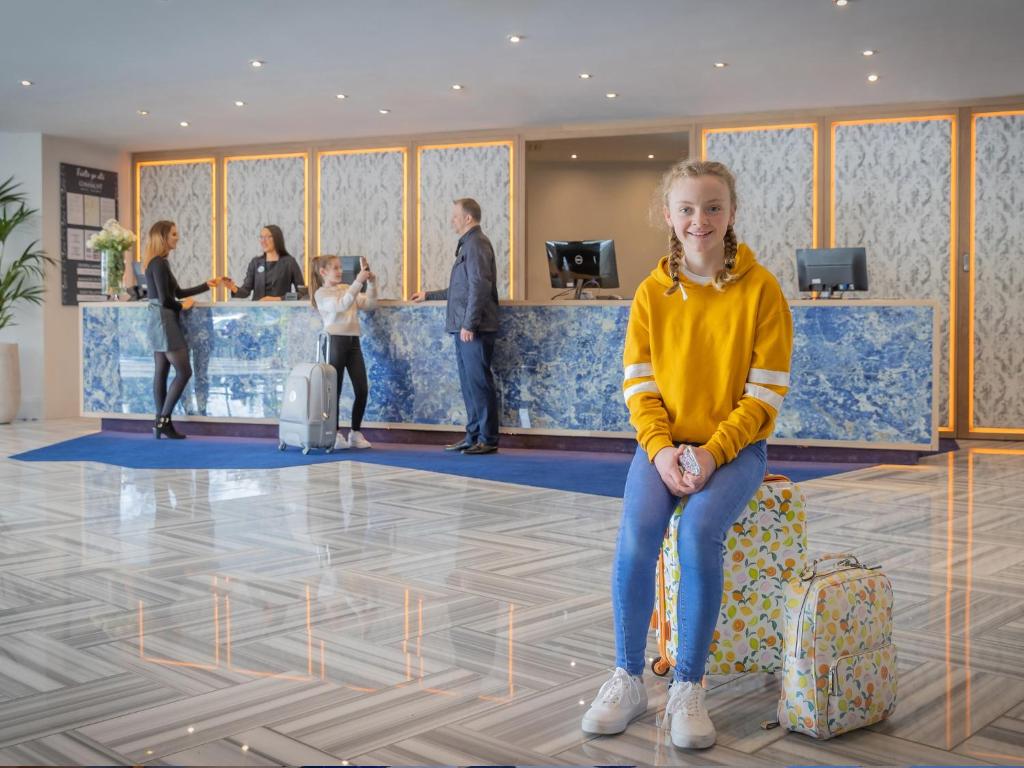 The Connacht Hotel - Resim 8