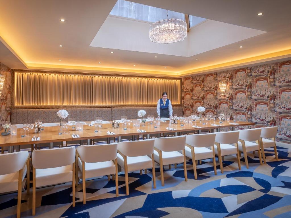 The Connacht Hotel - Resim 5