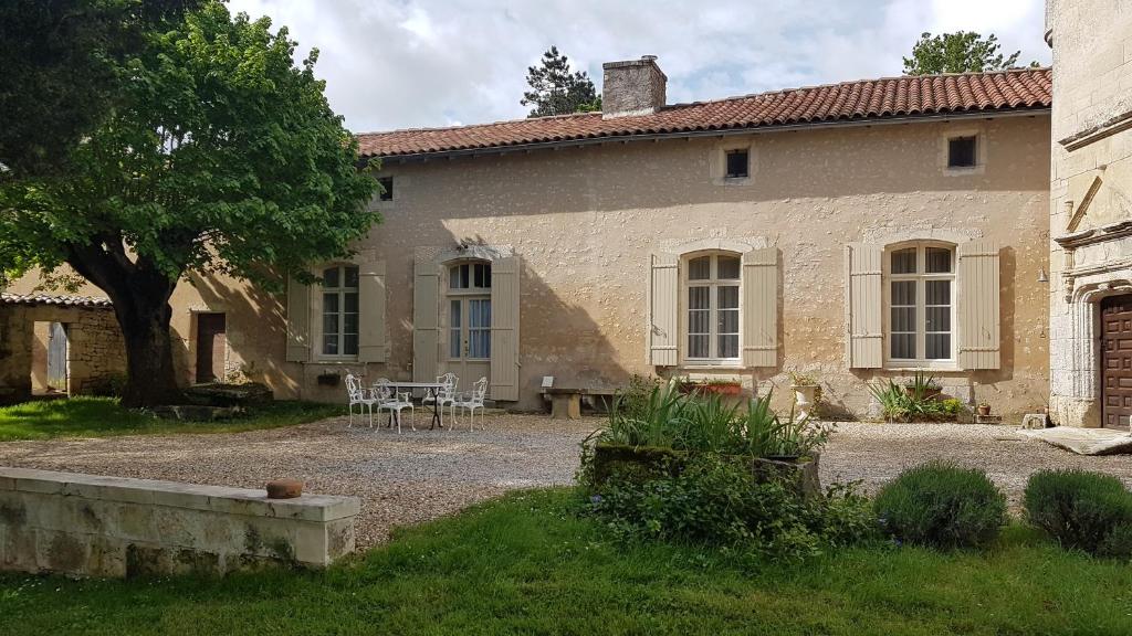 Gite du Château de Pernan - Two-Bedroom House