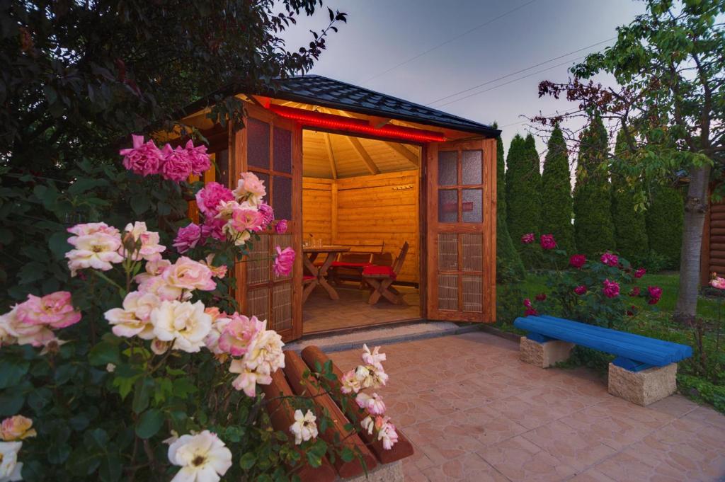 Hotel David with Free Parking - Resim 12