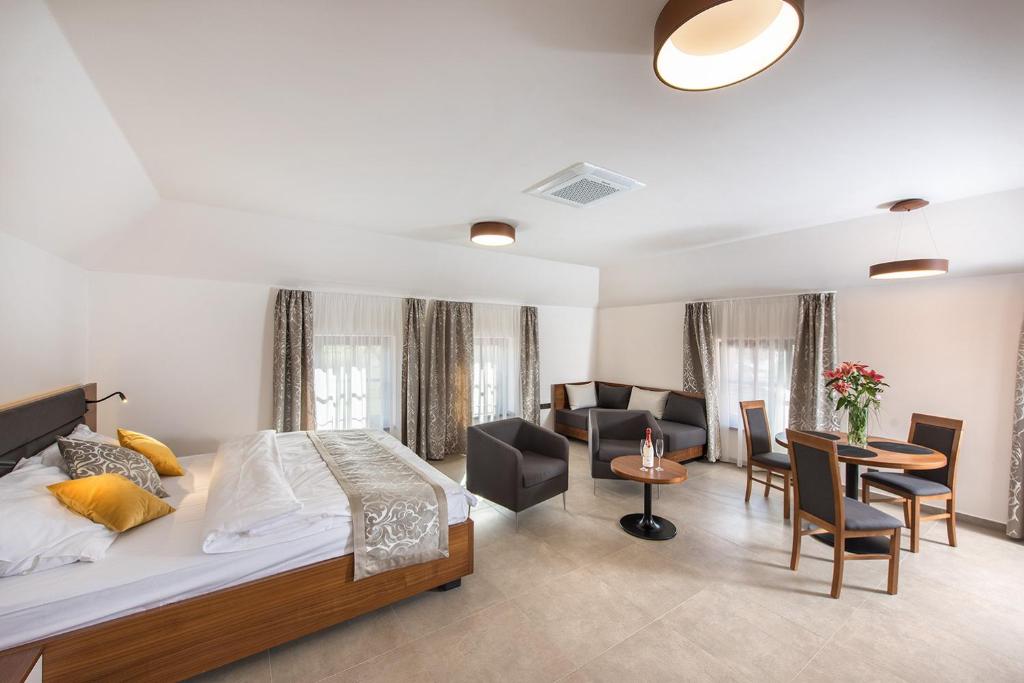 Residence Hluboká - 17