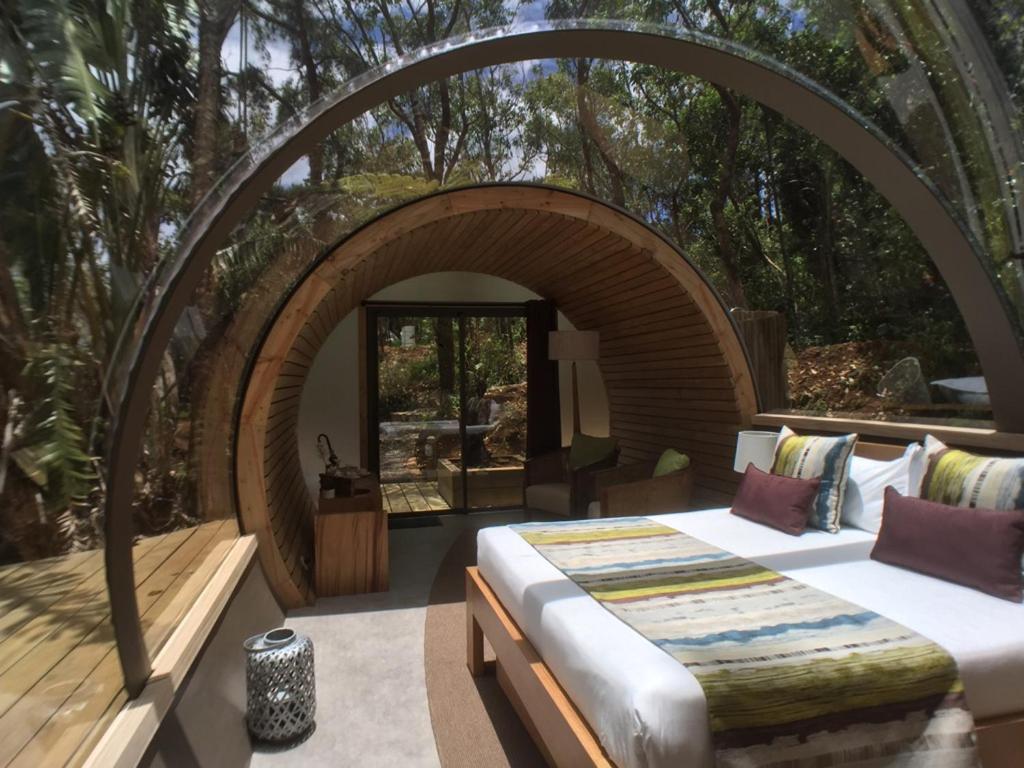 Postel nebo postele na pokoji v ubytování Bubble Lodge Ile aux Cerfs Island