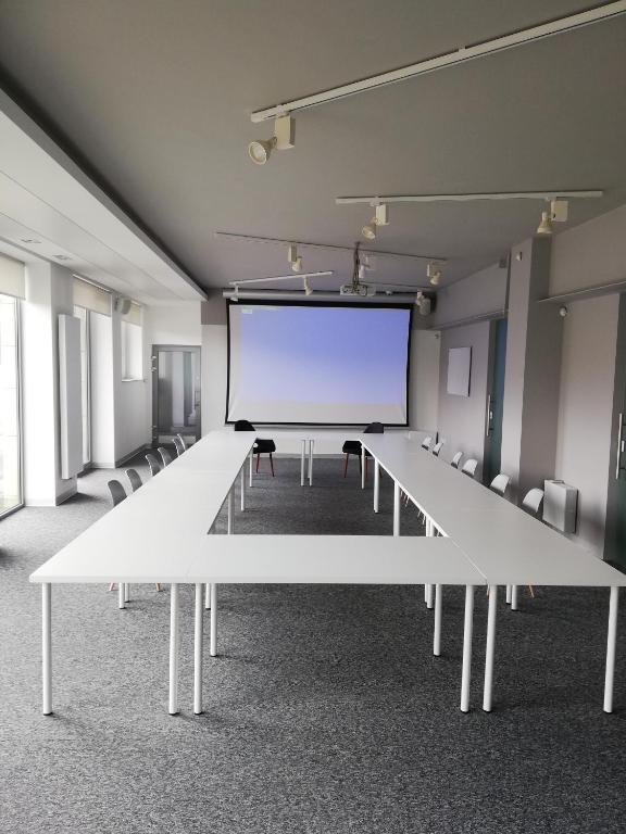 Stolní tenis v ubytování Sport Rooms II Chodakowska Warszawa nebo okolí