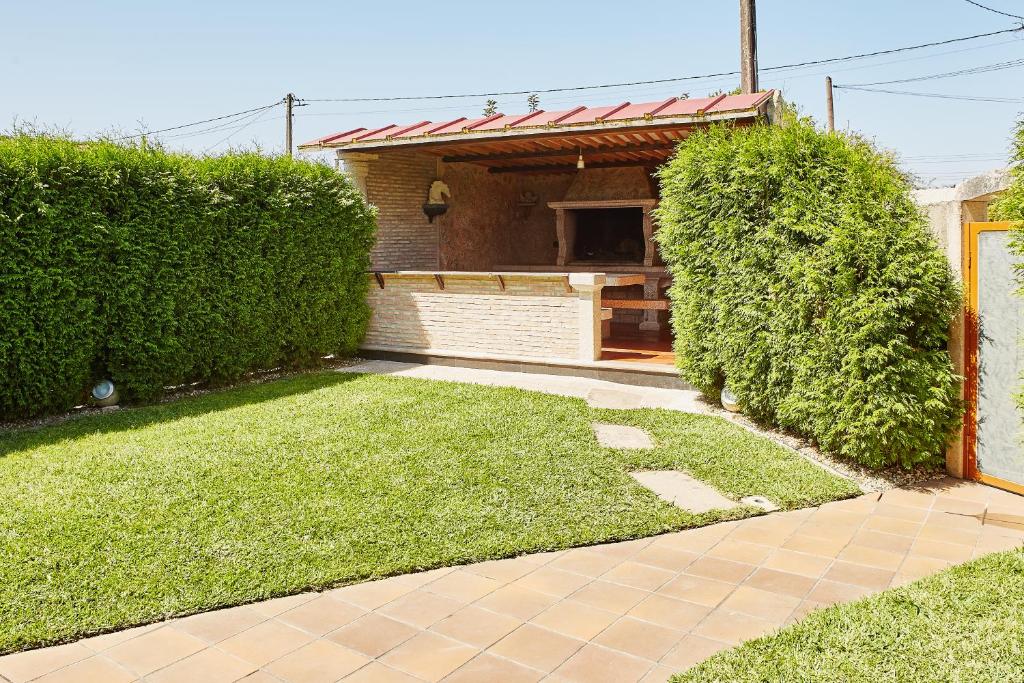 A garden outside Gándara Chalet