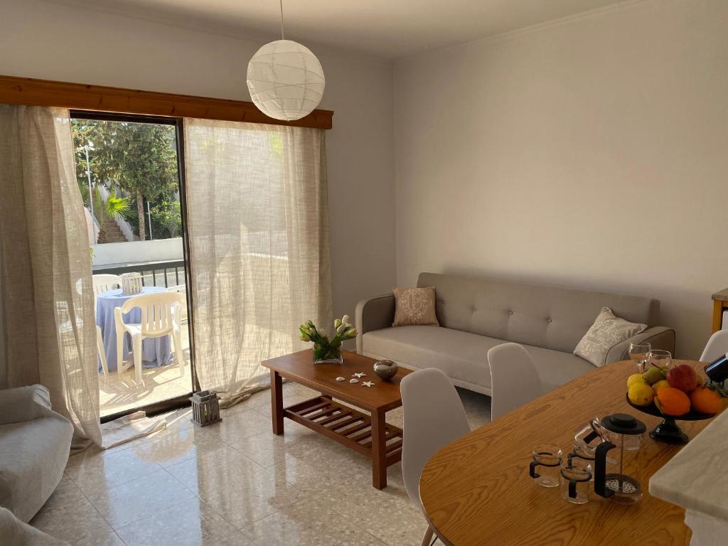 Seashell Apartments - Two-Bedroom Apartment